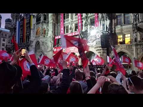 Marienplatz FC Bayern Meisterfeier 2017 Abschiedslied Philipp Lahm