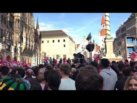 Meisterfeier FC Bayern, Marienplatz 2017 – Tatütata….