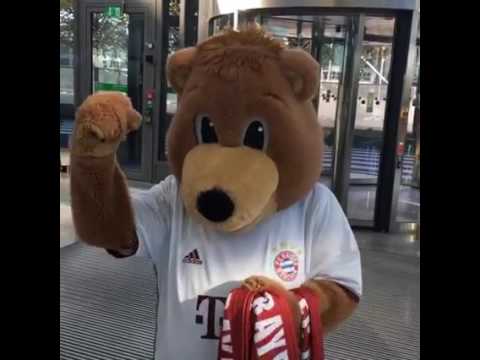 We’re LIVE from Munich airport as the FC Bayern boys check in for Eindhoven