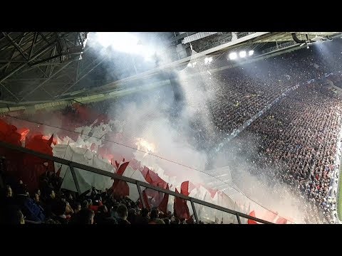 [3-3] Ajax Amsterdam – FC Bayern München, 12.12.2018, Fahnen/Pyrointro der Bayern