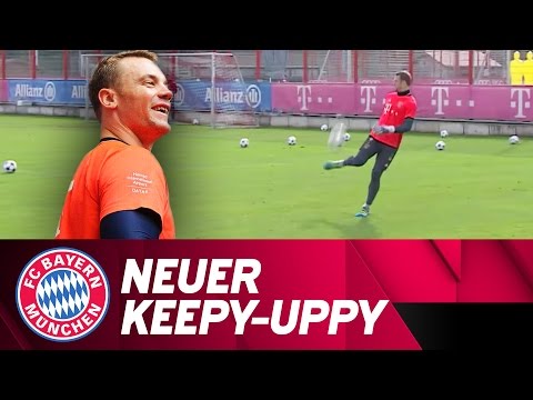 Manuel Neuer's Keepy-Uppy Skills | FC Bayern Training