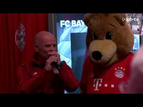 Mario Goetze bei einer FC Bayern Fanshop Eröffnung