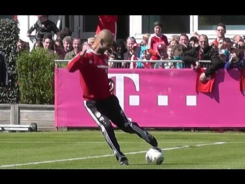 Funny Pep Guardiola hitting player during FC Bayern Munich training – Ribery Robben Götze