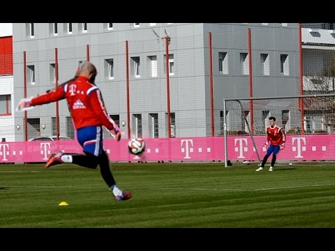 Ivan Lucic – Distance shots – Goalkeeper Training | FC Bayern Munich