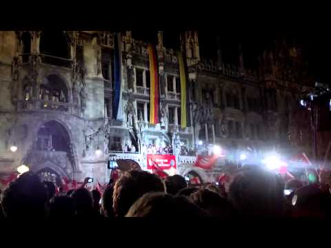 FC bayern anthem stern des Sudens Meisterfeier 2013 by fans and players