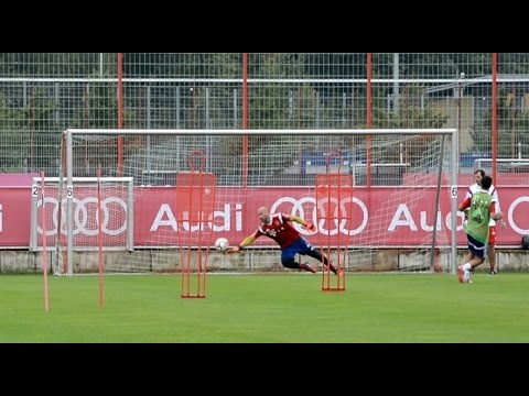 First goalkeeper training of Pepe Reina at FC Bayern Munich – nice saves