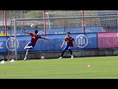 Nice Volley Goals of Martinez and Pizarro against Reina Lucic | FC Bayern Munich shooting training